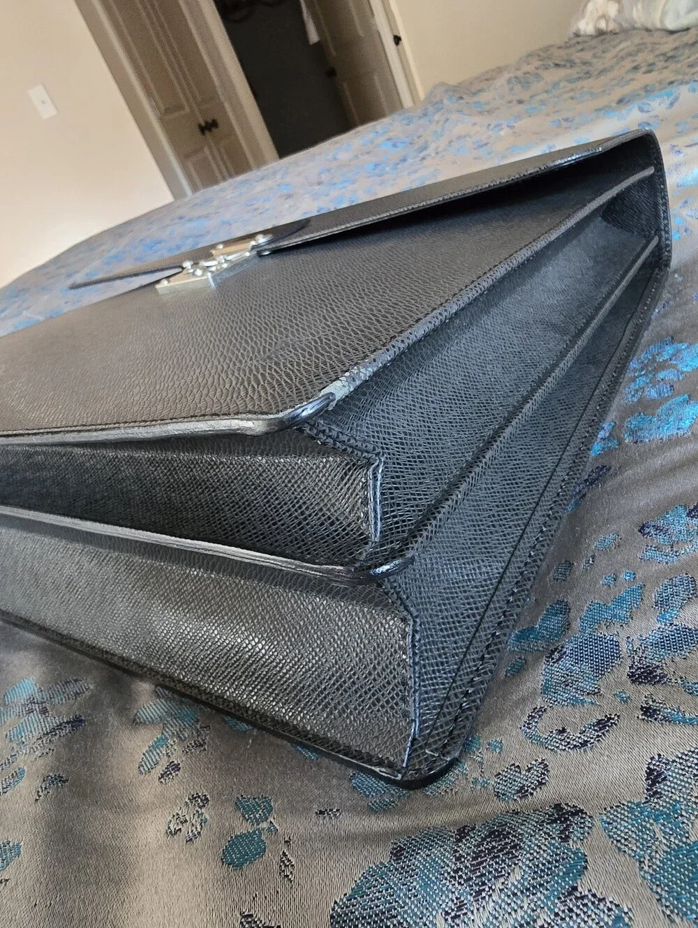 Louis Vuitton classic black